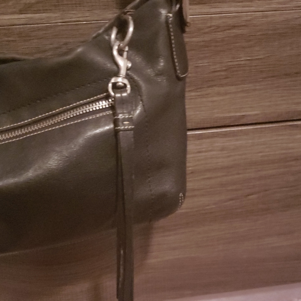 Coach - Picture 2 of 5